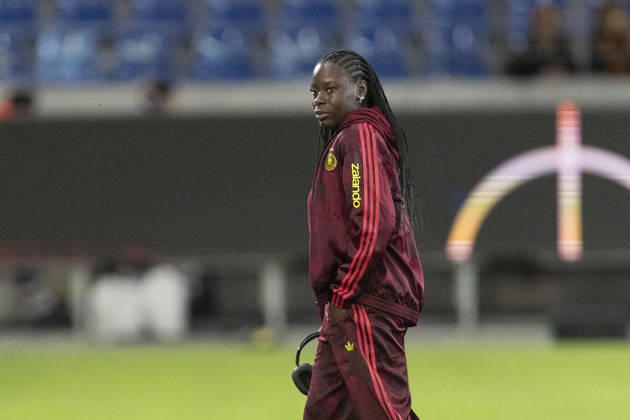 GER, Karlsruhe, football, womens football, International Friendly, Länderspiel, Nationalmannschaft Germany vs. Australia in the picture f.l.: Nicole Anyomi (Germany 08), during her pitch walk prior the match 09.10.2026, BBBank Wildpark Karlsruhe DFB REGULATIONS PROHIBIT ANY USE OF PHOTOGRAPHS AS IMAGE SEQUENCES AND OR QUASI-VIDEO, Karlsruhe BBBank Wildpark Baden-Wuerttemberg Germany Copyright: xPaulxFritzx
