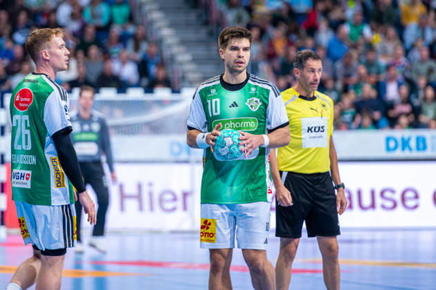 Renars Uscins of TSV Hannover Burgdorf, No. 10 from the left, TSV Hannover Burgdorf (green) vs. SG Flensburg Handewitt (blue) on Matchday 8 of the 2026–2027 season in the Opel Handball Bundesliga on October 9, 2026, ZAG Arena Hannover, GER, Copyright: xJanxGuentherx xTSVxHannover-Burgdorfx