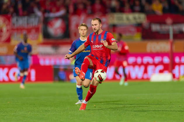 Jonas Foehrenbach, 1 FC Heidenheim, 19, clears the ball past Naatan Skyetta, 1 FC Kaiserslautern, 15, GER, 1 FC Heidenheim 1846 vs. 1 FC Kaiserslautern, Soccer, 2. Bundesliga, Matchday 7, 2026–2027 season, October 9, 2026 DFL regulations prohibit any use of photographs as image sequences and or quasi-video GER, 1 FC Heidenheim 1846 vs. 1 FC Kaiserslautern, Soccer, 2. Bundesliga, Matchday 7, 2026–2027 season, October 9, 2026, Heidenheim an der Brenz Copyright: xEibner-Pressefoto GeraldxOelze-dexStoppanyx EP_ODS