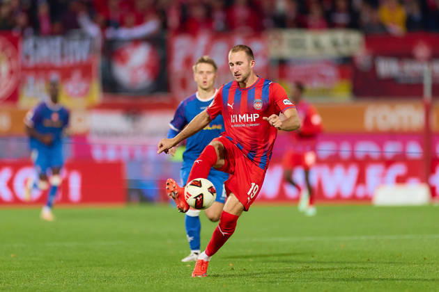 Jonas Foehrenbach, 1 FC Heidenheim, 19, clears the ball past Naatan Skyetta, 1 FC Kaiserslautern, 15, GER, 1 FC Heidenheim 1846 vs. 1 FC Kaiserslautern, Soccer, 2. Bundesliga, Matchday 7, 2026–2027 season, October 9, 2026 DFL regulations prohibit any use of photographs as image sequences and or quasi-video GER, 1 FC Heidenheim 1846 vs. 1 FC Kaiserslautern, Soccer, 2. Bundesliga, Matchday 7, 2026–2027 season, October 9, 2026, Heidenheim an der Brenz Copyright: xEibner-Pressefoto GeraldxOelze-dexStoppanyx EP_ODS