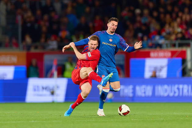 Head-to-head matchup between Patrick Mainka (1 FC Heidenheim, 06) and Mergim Berisha (FC Kaiserslautern, 20 GER), 1 FC Heidenheim 1846 vs. 1 FC Kaiserslautern, Soccer, 2. Bundesliga, Matchday 7, 2026–2027 season, October 9, 2026 DFL regulations prohibit any use of photographs as image sequences and or quasi-video GER, 1 FC Heidenheim 1846 vs. 1 FC Kaiserslautern, soccer, 2. Bundesliga, Matchday 7, 2026–2027 season, October 9, 2026, Heidenheim an der Brenz Copyright: xEibner-Pressefoto GeraldxOelze-dexStoppanyx EP_ODS