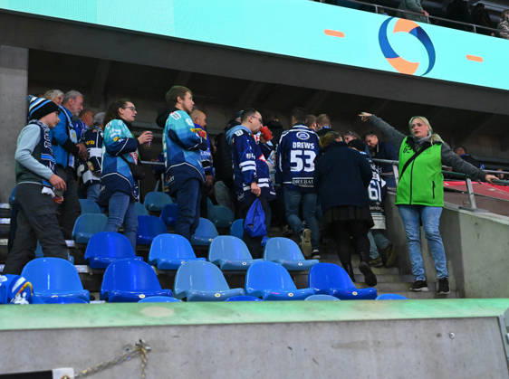 Evacuation of the ice rink following an alarm, technical emergency, everyone must leave the arena, Dresden Eislöwen vs. Blue Devils Weiden, ice hockey, Dresden, Eislöwen, DEL2, DEL 2, 2nd League, 2026–2027 season, JOYNEXT Arena ice rink in Ostragehege, October 9, 2026,