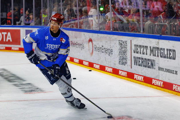 COLONGE, GERMANY - 9 OCTOBER 2026: Image shows Bassen Boaz (Schwenninger Wild Wings, 64) during warmup during PENNY DEL 2026 27 Regular Season, Matchday 7: Kölner Haie vs Schwenninger Wild Wings at LANXESS arena on 9 10 2026 in Colonge, Germany. Germany Copyright: xFröhlichxPascalx