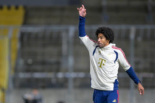 Coach Costa Santos Dante of FC Bayern Munich gives instructions, gesticulates with his arms, single frame, action, 09 10 2026, Munich, Germany, soccer, Bavarian Regional League, FC Bayern Munich II vs. SpVgg Unterhaching xslx