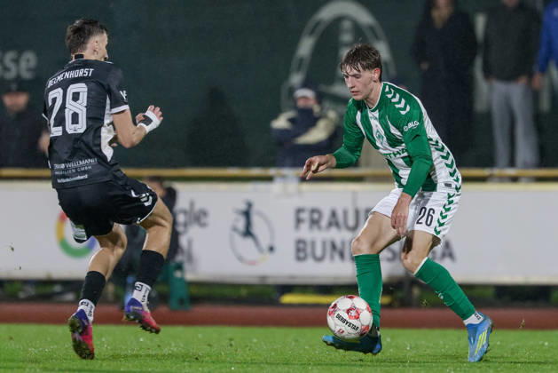 From left: Steffen Rohwedder (SV Atlas Delmenhorst), 28, and Luca Höcker (SV Werder Bremen II), 26, in a one-on-one battle; duel; dynamic play; action; game scene; October 9, 2026, Bremen, Germany, soccer, Regionalliga Nord, SV Werder Bremen II vs. SV Atlas Delmenhorst xobx