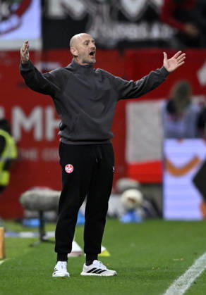 Coach Torsten Lieberknecht, 1. FC Kaiserslautern (FCK), angry gesture, 1. FC Heidenheim 1846 (FCH) vs. 1. FC Kaiserslautern, October 9, 2026. DFL regulations prohibit any use of photographs as imGE SEQUENCES AND OR QUASI-VIDEO 1 FC Heidenheim 1846 FCH vs. 1 FC Kaiserslautern