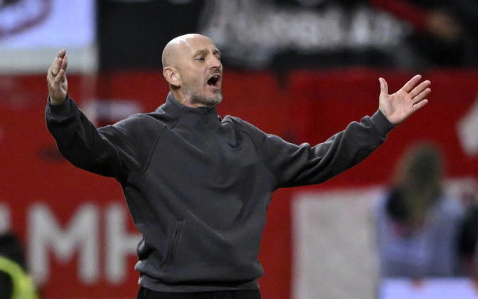 Coach Torsten Lieberknecht, 1. FC Kaiserslautern (FCK), angry gesture, 1. FC Heidenheim 1846 (FCH) vs. 1. FC Kaiserslautern, October 9, 2026. DFL regulations prohibit any use of photographs as imGE SEQUENCES AND OR QUASI-VIDEO 1 FC Heidenheim 1846 FCH vs. 1 FC Kaiserslautern