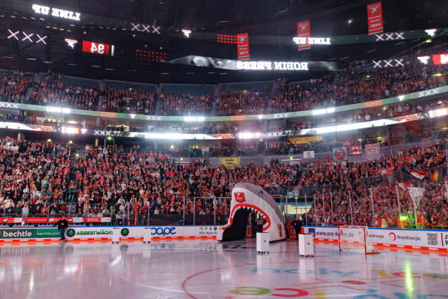 COLONGE, GERMANY - 9 OCTOBER 2026: Image shows pregame show of Kölner Haie in LANXESS arena during PENNY DEL 2026 27 Regular Season, Matchday 7: Kölner Haie vs Schwenninger Wild Wings at LANXESS arena on 9 10 2026 in Colonge, Germany. Germany Copyright: xFröhlichxPascalx