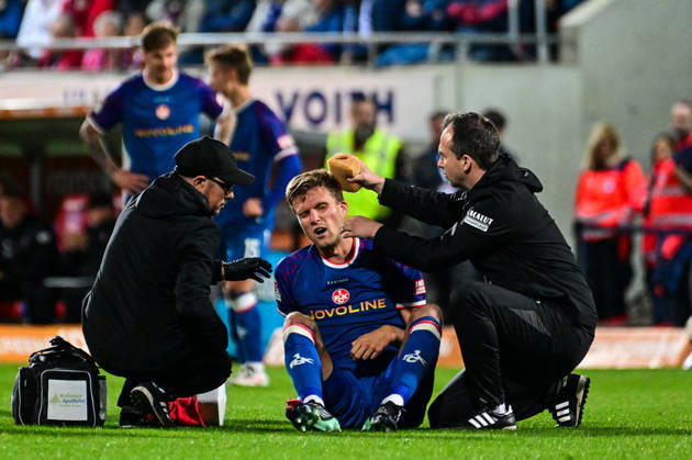 October 9, 2026, GER, Soccer, Men s, 2. Bundesliga, Matchday 7, 1. FC Heidenheim vs. 1. FC Kaiserslautern; Fabian Kunze (Kaiserslautern), 6, received medical attention after a collision; Heidenheim Voith Arena, Baden-Württemberg, Germany Copyright: xNordphotox xHafnerx
