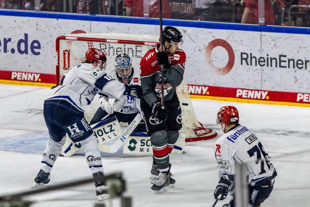 Joacim Eriksson, Schwenninger Wild Wings, 60, Mirko Hoefflin, Schwenninger Wild Wings, 10; William Weber, Schwenninger Wild Wings, 78; Cologne Sharks vs. Schwenninger Wild Wings, Ice Hockey, Penny DEL, Matchday 07, 2026–2027, October 9, 2026, Cologne Sharks vs. Schwenninger Wild Wings, Ice Hockey, Penny DEL, Matchday 07, 2026–2027, October 9, 2026, Cologne Copyright: xEibner-Pressefoto GerhardxWingenderx EP_GWR