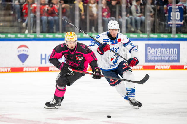 Evan Barratt 10, Nuremberg Ice Tigers, NIT Patrick Brown 38, Adler Mannheim, Nuremberg Ice Tigers vs. Adler Mannheim, Ice Hockey, Penny DEL, Matchday 7, October 9, 2026, Nuremberg Ice Tigers vs. Adler Mannheim, Ice Hockey, Penny DEL, Matchday 7, October 9, 2026 Copyright: xEibner-Pressefoto ThomasxHahnx EP_NIT