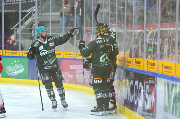 Goal, celebration of the Bietigheim Steelers 1-1 goal scored by Cole Fonstad, Bietigheim Steelers, 24 Bietigheim Steelers vs. EC Bad Nauheim, Ice Hockey, DEL 2, 7th Regular Season Game, 2026–2027 Season, October 9, 2026: Bietigheim Steelers vs. EC Bad Nauheim, ice hockey, DEL 2, 7th regular-season game, 2026–2027 season, October 9, 2026: Bietigheim Copyright: xEibner-Pressefotox EP_TBR
