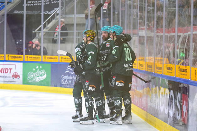 Goal, celebration of the Bietigheim Steelers 1-1 goal scored by Cole Fonstad, Bietigheim Steelers, 24 Bietigheim Steelers vs. EC Bad Nauheim, Ice Hockey, DEL 2, 7th Regular Season Game, 2026–2027 Season, October 9, 2026: Bietigheim Steelers vs. EC Bad Nauheim, ice hockey, DEL 2, Game 7 of the regular season, 2026–2027 season, October 9, 2026, Bietigheim Copyright: xEibner-Pressefotox EP_TBR