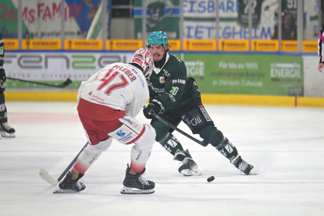 David Cerny (Bietigheim Steelers), No. 10, battling for the puck against Marco Pfleger (EC Bad Nauheim), No. 47; Bietigheim Steelers vs. EC Bad Nauheim, ice hockey, DEL 2, Game 7 of the regular season, 2026–2027 season, October 9, 2026, Bietigheim Steelers vs. EC Bad Nauheim, Ice Hockey, DEL 2, 7th Regular Season Game, 2026–2027 Season, October 9, 2026, Bietigheim Copyright: xEibner-Pressefotox EP_TBR