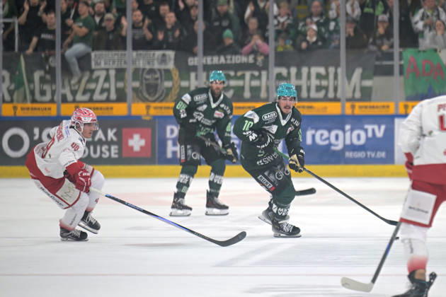 David Cerny of the Bietigheim Steelers, No. 10, battles for the puck against Cedric Schiemenz of EC Bad Nauheim, No. 48. Bietigheim Steelers vs. EC Bad Nauheim, ice hockey, DEL 2, Game 7 of the regular season, 2026–2027 season, October 9, 2026, Bietigheim Steelers vs. EC Bad Nauheim, Ice Hockey, DEL 2, Game 7 of the regular season, 2026–2027 season, October 9, 2026, Bietigheim Copyright: xEibner-Pressefotox EP_TBR