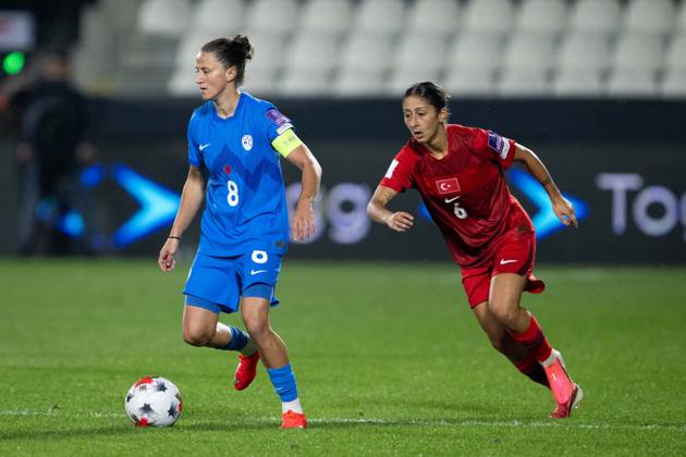 Turkiye v Slovenia - FIFA Women s World Cup 2027 European Qualifiers ISTANBUL, TURKIYE - OCTOBER 09: Selen Altunkulak (6) of Turkiye vies with her opponent during the FIFA Women s World Cup 2027 European Qualifiers Play-offs Round 1 First Leg between Turkiye and Slovenia at Pendik Stadium in Istanbul, Turkiye, on October 9, 2026. Didem Mente Anadolu Istanbul Turkey. Editorial use only. Please get in touch for any other usage. Copyright: x2026xAnadoluxDidemxMentex