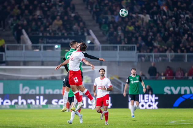 L R Felix Higl, SC Preussen Münster, 33, in a header duel with Jose Enrique Rios Alonso, Rot-Weiss Essen, 23, GER; SC Preussen Münster vs. Rot-Weiss Essen, soccer, 3rd Division, Matchday 8, 2026–2027 season, October 9, 2026 DFL regulations prohibit any use of photographs as image sequences and or quasi-video GER, SC Preussen Münster vs. Rot-Weiss Essen, soccer, 3rd League, Matchday 8, 2026–2027 season, October 9, 2026, Münster Copyright: xEibner-Pressefoto JanxRollingerx EP_JSK