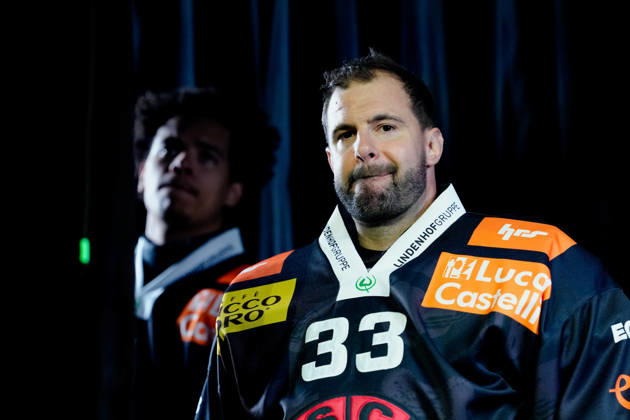 3014 Bern BE, Switzerland - October 09: Goalkeeper Sandro Zurkirchen (33 SCB) before the National League match between SC Bern and EHC Biel-Bienne at PostFinance Arena on October 09, 2026 in 3014 Bern BE, Switzerland. Copyright: xKjetilxWaberx xSPPx Sportspressphoto_SPR249607