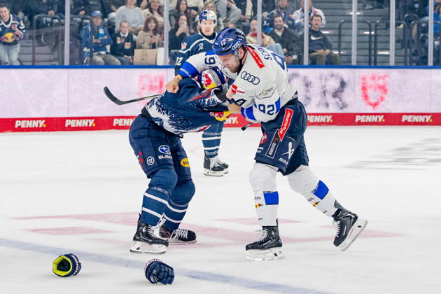 Brawl between Jeremy McKenna (EHC Red Bull Munich, 91) and Daniel Schmoelz (ERC Ingolstadt, 92 GER), EHC Red Bull Munich vs. ERC Ingolstadt, DEL, 2026–2027 season, Matchday 7, October 9, 2026 Photo: HMB Media, Franz Feiner Copyright: HMBxMedia FranzxFeiner