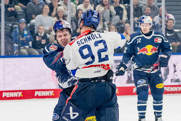 Brawl between Jeremy McKenna (EHC Red Bull Munich, 91) and Daniel Schmoelz (ERC Ingolstadt, 92 GER), EHC Red Bull Munich vs. ERC Ingolstadt, DEL, 2026–2027 season, Matchday 7, October 9, 2026 Photo: HMB Media, Franz Feiner Copyright: HMBxMedia FranzxFeiner