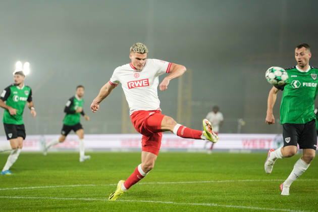 Germany 3rd Division 2026–2027, Matchday 8: SC Preussen Münster vs. Rot Weiss Essen, Friday, October 9, 2026, LVM Preußenstadion, Münster, North Rhine-Westphalia, Germany. Marek Janssen (RW Essen) has the ball at 20 and takes a shot on goal. Copyright: xMerlexKölkingx