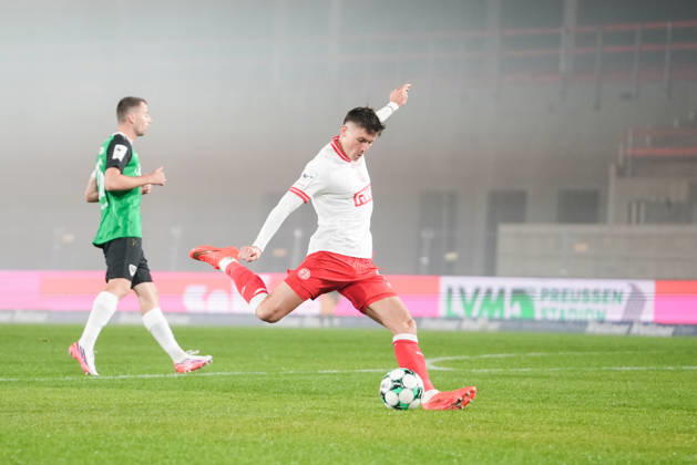 Germany 3rd Division 2026–2027, Matchday 8: SC Preussen Münster vs. Rot-Weiss Essen, Friday, October 9, 2026, LVM Preußenstadion, Münster, North Rhine-Westphalia, Germany. Shot by Semir Telalovic (RW Essen), 17 Copyright: xMerlexKölkingx