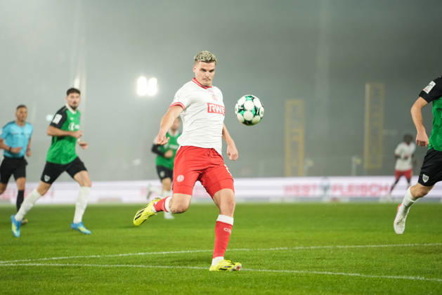 Germany 3rd Division 2026–2027, Matchday 8: SC Preussen Münster vs. Rot Weiss Essen, Friday, October 9, 2026, LVM Preußenstadion, Münster, North Rhine-Westphalia, Germany. Marek Janssen (RW Essen) has the ball at 20 and takes a shot on goal. Copyright: xMerlexKölkingx
