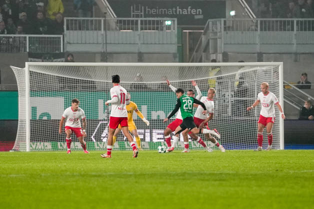 Germany 3rd Division 2026–2027, Matchday 8: SC Preußen Münster vs. Rot-Weiß Essen, Friday, October 9, 2026, LVM Preußenstadion, Münster, North Rhine-Westphalia, Germany; Shot on goal by Montell Ndikom of SC Preußen Münster, 28 Copyright: xMerlexKölkingx