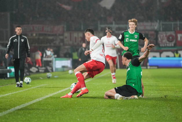 Germany 3rd Division 2026–2027, Matchday 8: SC Preußen Münster vs. Rot-Weiß Essen, Friday, October 9, 2026, LVM Preußenstadion, Münster, North Rhine-Westphalia, Germany; Tackle between Samuel Althaus (SC Preußen Münster, No. 44) and Semir Telalovic (RW Essen, No. 17) Copyright: xMerlexKölkingx