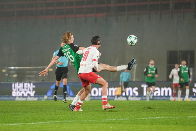 Germany 3rd Division 2026–2027, Matchday 8: SC Preußen Münster vs. Rot-Weiß Essen, Friday, October 9, 2026, LVM Preußenstadion, Münster, North Rhine-Westphalia, Germany—Marvin Obuz (RW Essen) and Niklas Varelmann (SC Preußen Münster) in a tackle, 36 Copyright: xMerlexKölkingx