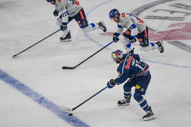 October 9, 2026, Munich, Germany PENNY DEL, German Ice Hockey League, 2026–27 season, Matchday 7: EHC Red Bull Munich vs. ERC Ingolstadt at SAP Garden in Munich. Taro Hirose of EHC Red Bull Munich on the puck, with the puck, in possession of the puck