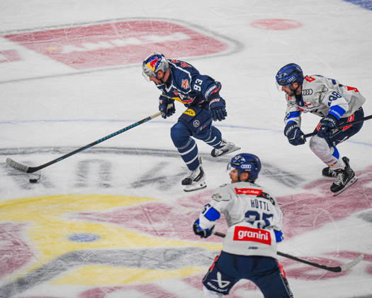 October 9, 2026, Munich, Germany PENNY DEL, German Ice Hockey League, 2026–27 season, Matchday 7: EHC Red Bull Munich vs. ERC Ingolstadt at SAP Garden in Munich; Maximilian Kastner of EHC Red Bull Munich on the puck, with the puck, in possession of the puck