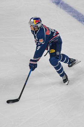 October 9, 2026, Munich, Germany PENNY DEL, German Ice Hockey League, 2026–27 season, Matchday 7: EHC Red Bull Munich vs. ERC Ingolstadt at SAP Garden in Munich; Moritz Warnecke of EHC Red Bull Munich on the puck, with the puck, in possession of the puck