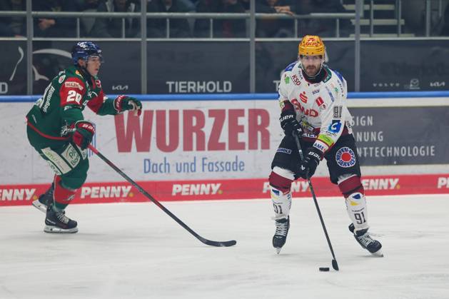 One-on-one, Action, featuring Philipp Krauss (Augsburger Panther 20) and Miha Verlic (Fischtown Pinguins 91), Augsburger Panther vs. Fischtown Pinguins, Matchday 7, Ice Hockey, Penny DEL, October 9, 2026, Augsburg, Bavaria, Germany Copyright: xkolbert-press ChristianxKolbertx