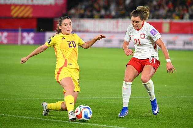 Belgium v Poland - FIFA Women s World Cup 2027 UEFA Qualifiers LEUVEN, BELGIUM - OCTOBER 09 : Detruyer Marie midfielder of Belgium, Paulina Tomasiak of Poland during the FIFA Women s World Cup 2027 UEFA European Qualifiers play-offs round 1 path 2 first leg match between Belgium and Poland on October 9, 2026 in Leuven, Belgium, 09 10 2026 Leuven Belgium  Copyright: xVincentxKalutx