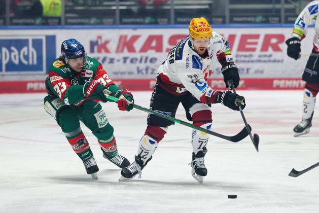 One-on-one, action, featuring Tim Wohlgemuth 33 (Augsburger Panther) and Phillip Bruggisser 72 (Fischtown Pinguins), Augsburger Panther vs. Fischtown Pinguins, Matchday 7, Ice Hockey, Penny DEL, October 9, 2026, Augsburg, Bavaria, Germany Copyright: xkolbert-press ChristianxKolbertx