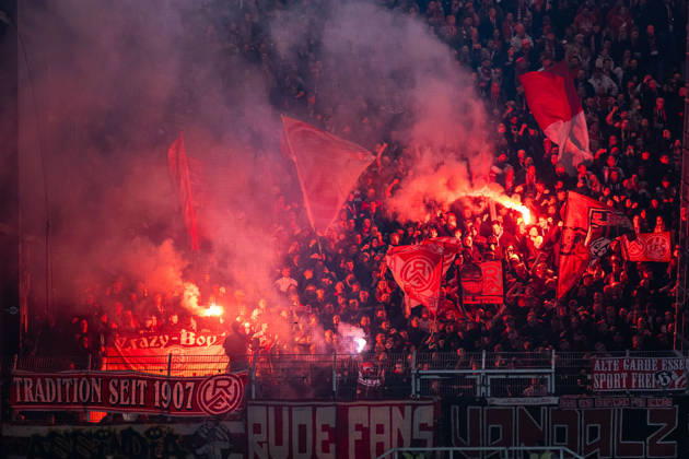 Rot Weiss Essen fans set off pyrotechnics in the visitors section GER, SC Preussen Münster vs. Rot Weiss Essen, soccer, 3rd League, Matchday 8, 2026–2027 season, October 9, 2026 DFL regulations prohibit the use of photographs as image sequences and or quasi-video GER, SC Preussen Münster vs. Rot-Weiss Essen, soccer, 3. Liga, Matchday 8, 2026–2027 season, October 9, 2026, Münster Copyright: xEibner-Pressefoto JanxRollingerx EP_JSK