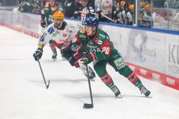 One-on-one, action, featuring Matthew Abt (Fischtown Pinguins, 42) and Philipp Krauss (Augsburger Panther, 20), Augsburger Panther vs. Fischtown Pinguins, Matchday 7, Ice Hockey, Penny DEL, October 9, 2026, Augsburg, Bavaria, Germany Copyright: xkolbert-press ChristianxKolbertx