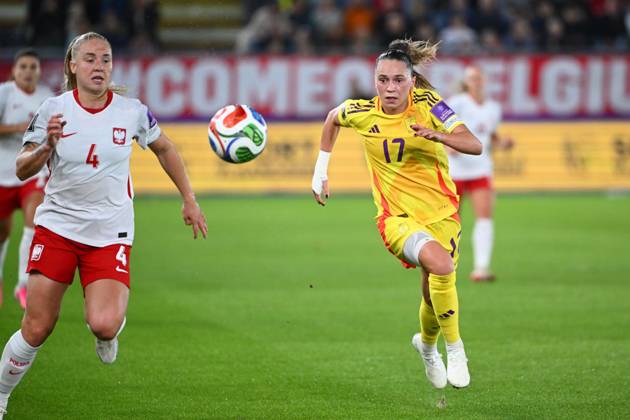 Belgium v Poland - FIFA Women s World Cup 2027 UEFA Qualifiers LEUVEN, BELGIUM - OCTOBER 09 : Paulina Dudek of Poland, Janssens Jill forward of Belgium during the FIFA Women s World Cup 2027 UEFA European Qualifiers play-offs round 1 path 2 first leg match between Belgium and Poland on October 9, 2026 in Leuven, Belgium, 09 10 2026 Leuven Belgium  Copyright: xVincentxKalutx