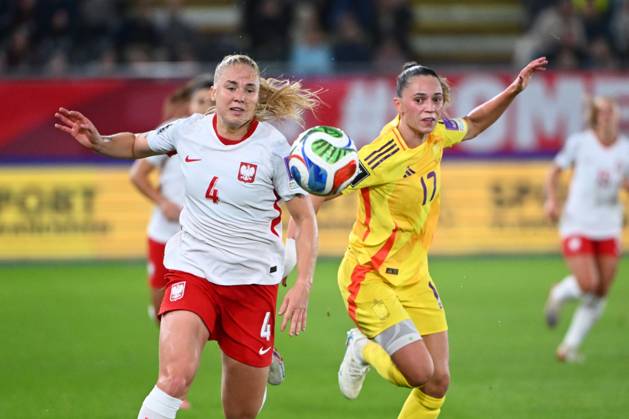 Belgium v Poland - FIFA Women s World Cup 2027 UEFA Qualifiers LEUVEN, BELGIUM - OCTOBER 09 : Paulina Dudek of Poland, Janssens Jill forward of Belgium during the FIFA Women s World Cup 2027 UEFA European Qualifiers play-offs round 1 path 2 first leg match between Belgium and Poland on October 9, 2026 in Leuven, Belgium, 09 10 2026 Leuven Belgium  Copyright: xVincentxKalutx