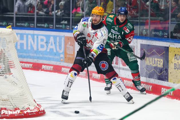 One-on-one, action, with Ludwig Bystroem, Fischtown Pinguins 17, Tim Wohlgemuth 33, Augsburger Panther, Augsburger Panther vs. Fischtown Pinguins, Matchday 7, Ice Hockey, Penny DEL, October 9, 2026, Augsburg, Bavaria, Germany Copyright: xkolbert-press ChristianxKolbertx