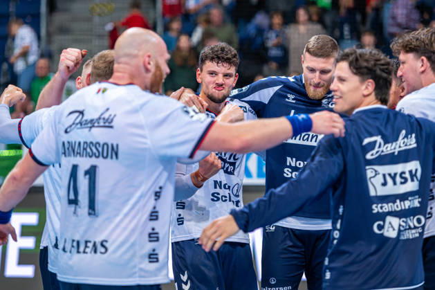 Marko Grgic, SG Flensburg Handewitt, No. 17 (left), TSV Hannover Burgdorf (green) vs. SG Flensburg Handewitt (blue) on Matchday 8 of the 2026–2027 season in the Opel Handball Bundesliga on October 9, 2026, ZAG Arena Hannover, GER, Copyright: xJanxGuentherx xTSVxHannover-Burgdorfx