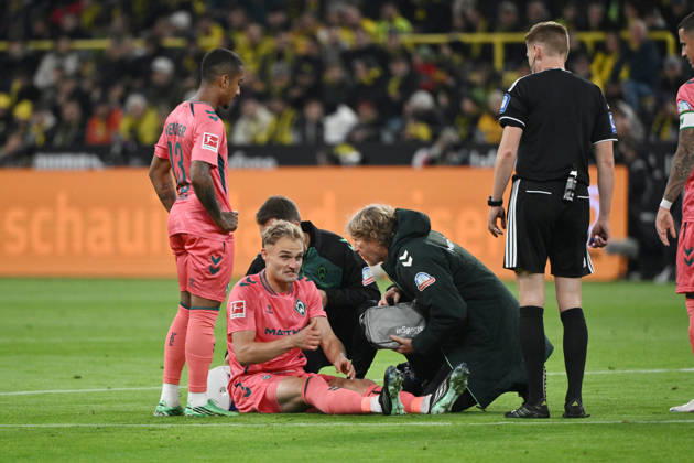 Injury: Amos Pieper, Werder Bremen, October 9, 2026; Soccer, Bundesliga 1, 2026–2027 season, Matchday 5, Borussia Dortmund vs. SV Werder Bremen. DFL regulations prohibit any use of photographs as image sequences and or quasi-video. Dortmund, Signal Iduna Park, North Rhine-Westphalia, Germany Team2