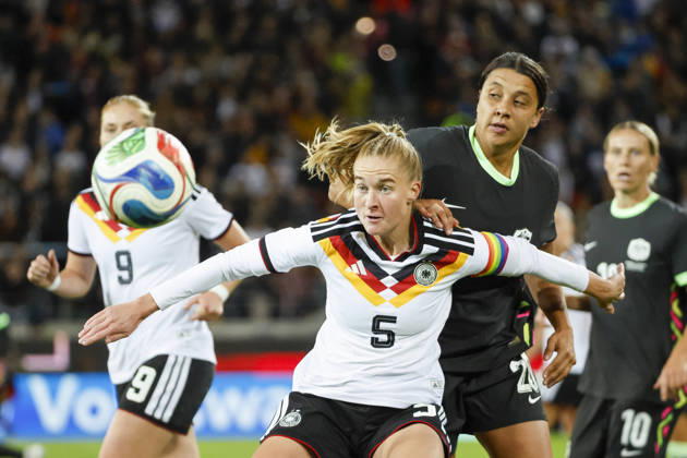 Janina Minge (Germany, 5) and Samantha Kerr (Australia, 20) in a one-on-one duel, Germany, soccer, women s, friendly match, 2026, Germany vs. Australia, October 9, 2026, Karlsruhe BBBank Wildpark, Germany Copyright: xGrantxHubbsx