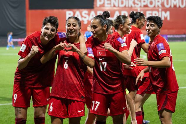 Turkiye v Slovenia - FIFA Women s World Cup 2027 European Qualifiers ISTANBUL, TURKIYE - OCTOBER 09: Selen Altunkulak (6) of Turkiye celebrates with her teammates after scoring a goal during the FIFA Women s World Cup 2027 European Qualifiers Play-offs Round 1 First Leg between Turkiye and Slovenia at Pendik Stadium in Istanbul, Turkiye, on October 09, 2026. Didem Mente Anadolu Istanbul Turkey. Editorial use only. Please get in touch for any other usage. Copyright: x2026xAnadoluxDidemxMentex