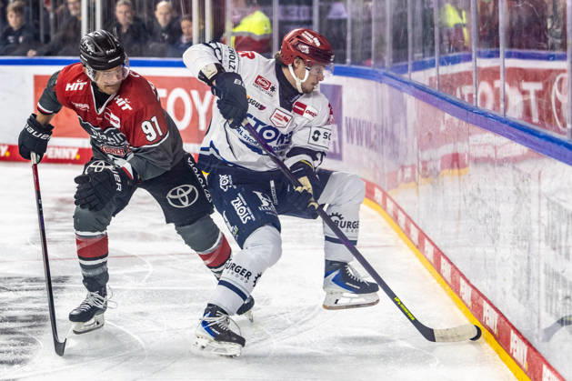 Reed Lebster (Schwenninger Wild Wings), 23 vs. Moritz Mueller (Cologne Haie), 91; Cologne Haie vs. Schwenninger Wild Wings, Ice Hockey, Penny DEL, Matchday 07, 2026–2027, October 9, 2026, Cologne Sharks vs. Schwenningen Wild Wings, Ice Hockey, Penny DEL, Matchday 07, 2026–2027, October 9, 2026, Cologne Copyright: xEibner-Pressefoto GerhardxWingenderx EP_GWR