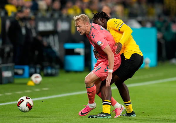 Marco Gruell (SV Werder Bremen, 17) in a tackle with Joane Gadou (Borussia Dortmund, 22) GER, Borussia Dortmund vs. SV Werder Bremen, Bundesliga 1, Matchday 5, 2026–27 season, SIGNAL IDUNA PARK, Dortmund, October 9, 2026 DFL regulations prohibit any use of photographs as image sequences and or quasi-video Borussia Dortmund vs. SV Werder Bremen, Bundesliga 1, Matchday 5, 2026–27 season, October 9, 2026, Dortmund Copyright: xEibner-Pressefoto ScottxColemanx EP_SCN