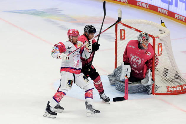 October 9, 2026, DEU, GER, Ice Hockey, Match Day, 2026–27 Season, Berlin, Eisbären Berlin vs. Gabriel Fontaine Eisbären Berlin 97 , , Dustin Strahlmeier Grizzly Wolfsburg 1 , Tommy Pasanen Grizzly Wolfsburg 16 nordphoto GmbH Engler City About Arena State Country Copyright: xNordphotox xEnglerx