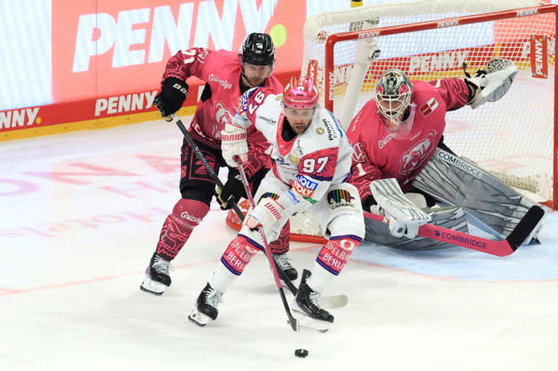 October 9, 2026, DEU, GER, Ice Hockey, Match Day, 2026–27 Season, Berlin, Eisbären Berlin vs. Grizzly Wolfsburg, Gabriel Fontaine (Eisbären Berlin 97), Dustin Strahlmeier (Grizzly Wolfsburg 1), Justin Feser (Grizzly Wolfsburg 71), nordphoto GmbH, Engler, City, Uber Arena, State, Country Copyright: xNordphotox xEnglerx