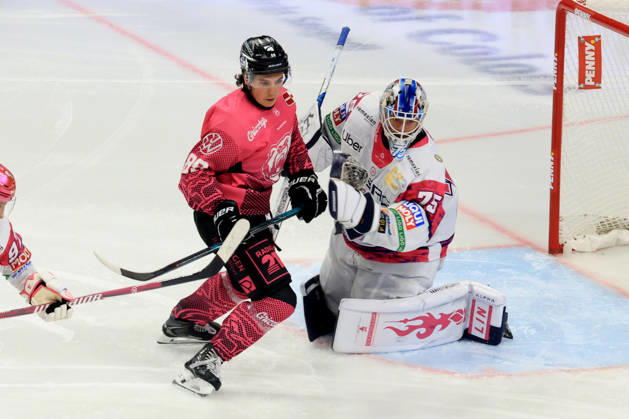 October 9, 2026, DEU, GER, Ice Hockey, Match Day, 2026–27 Season, Berlin, Eisbären Berlin vs. Grizzly Wolfsburg, Jonas Neffin (Eisbären Berlin 75), Matt Choupani (Grizzly Wolfsburg 89), nordphoto GmbH, Engler, City, Über Arena, Federal State, Country Copyright: xNordphotox xEnglerx